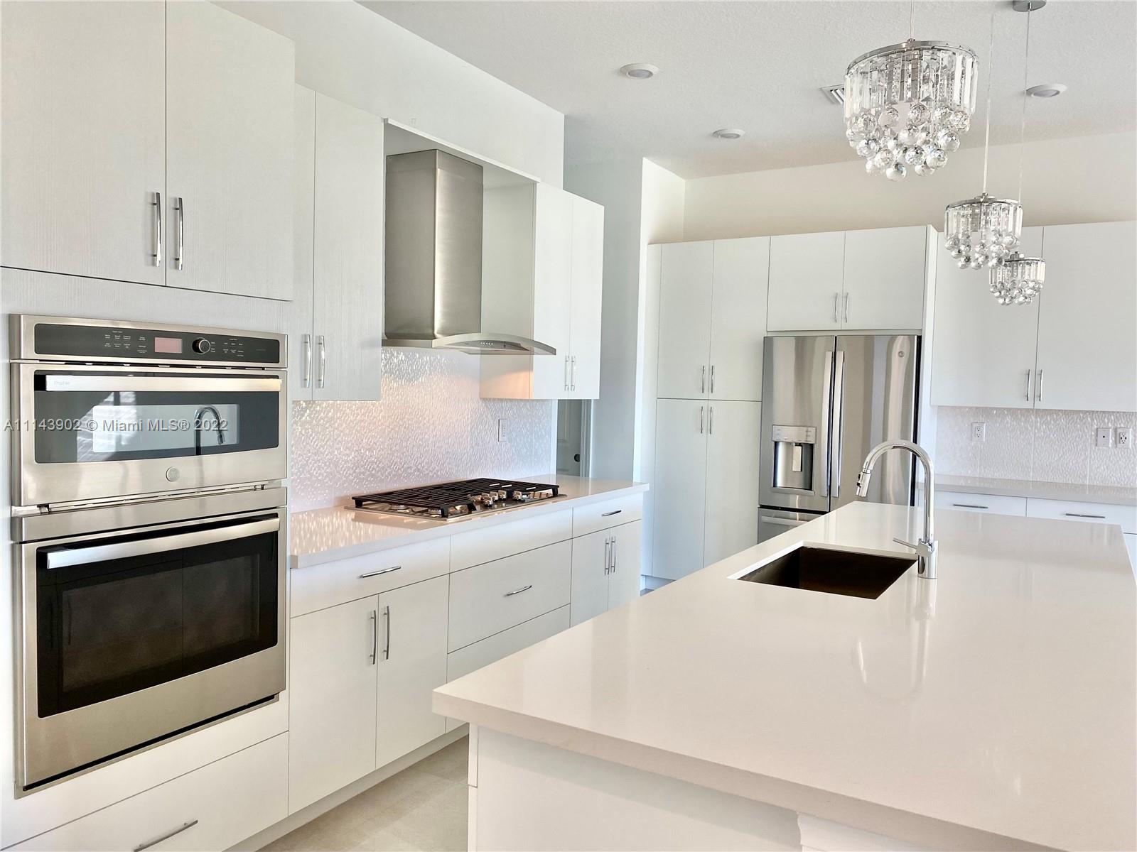 PARKLAND BAY - Residential