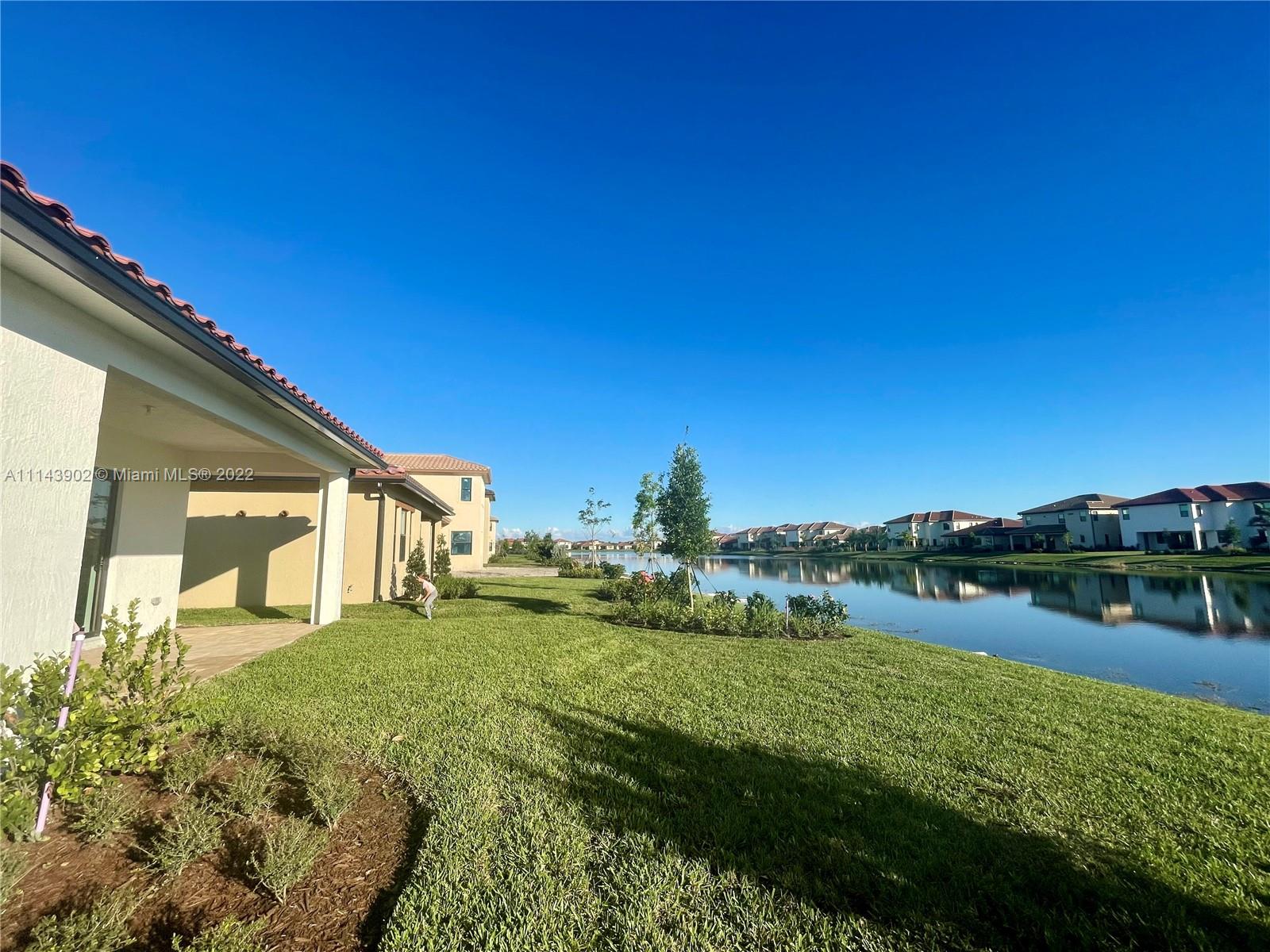 PARKLAND BAY - Residential