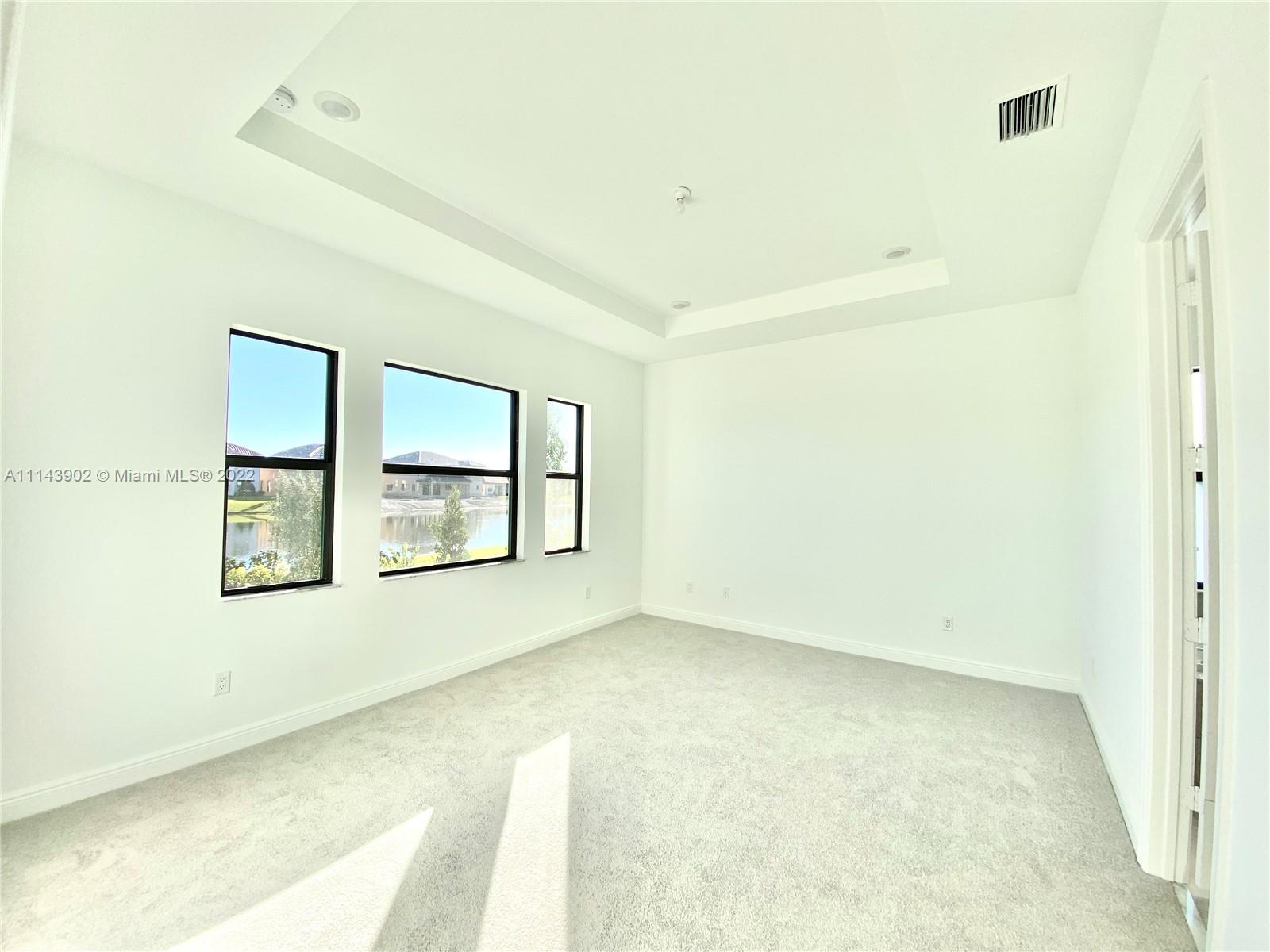 PARKLAND BAY - Residential