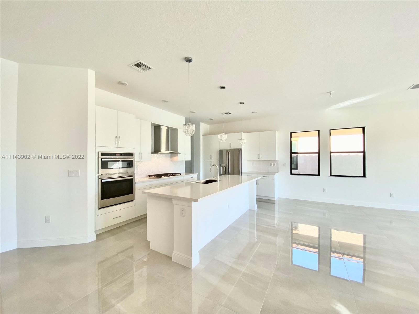 PARKLAND BAY - Residential