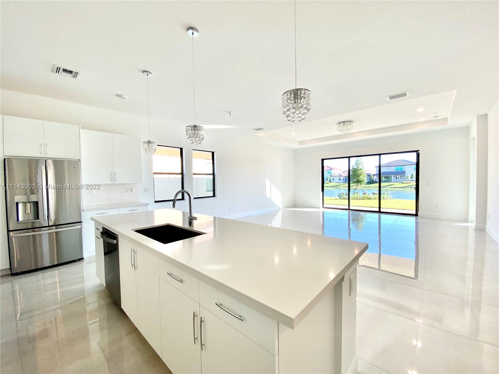 PARKLAND BAY - Residential