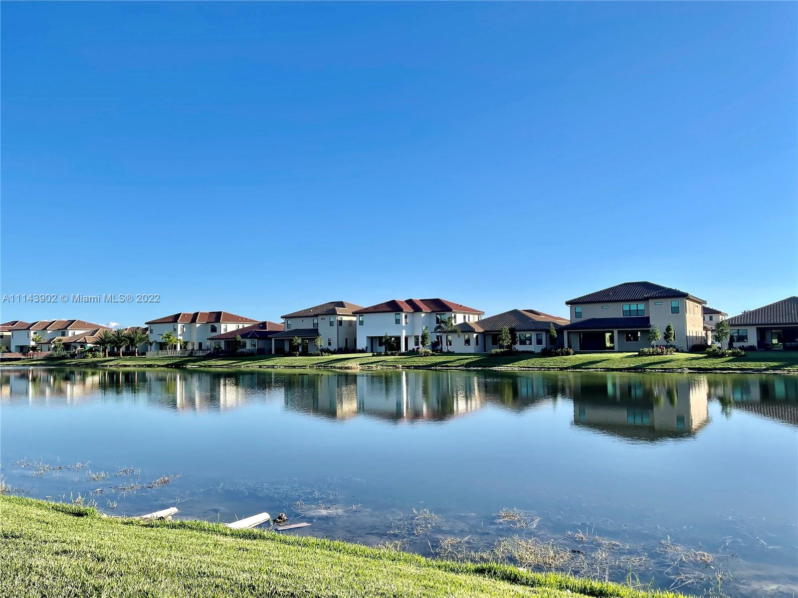 PARKLAND BAY - Residential