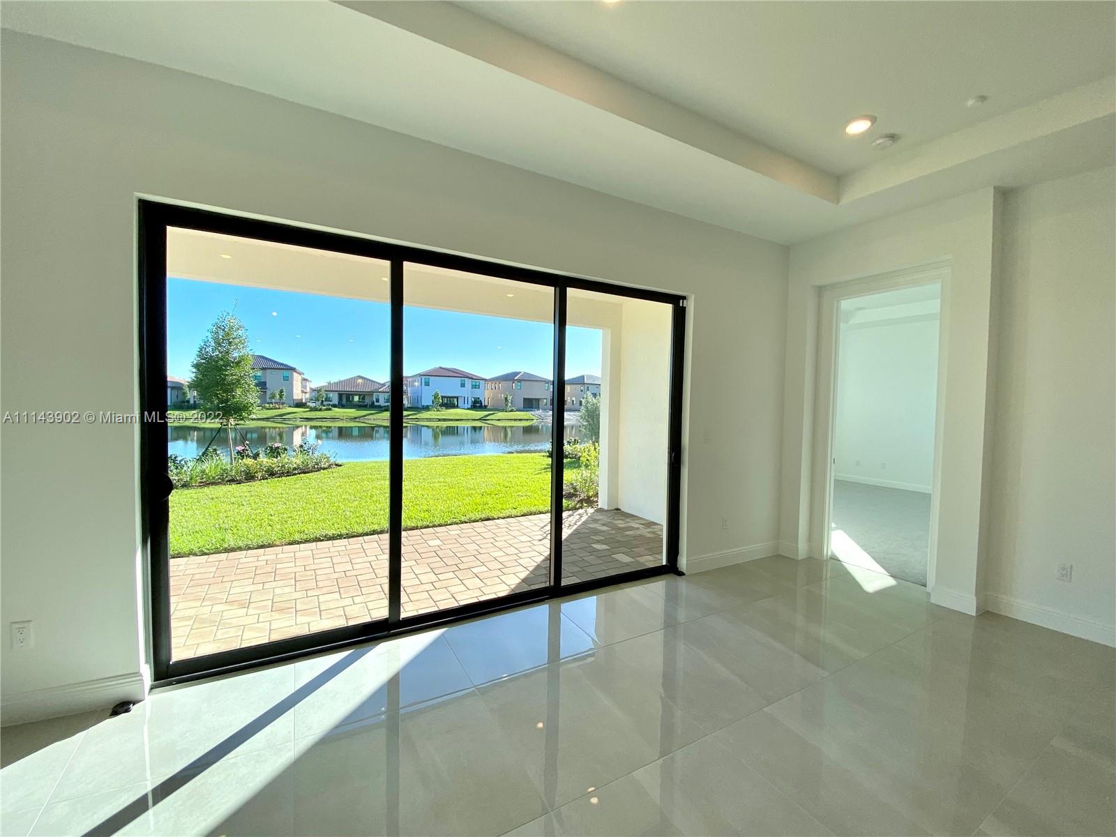 PARKLAND BAY - Residential
