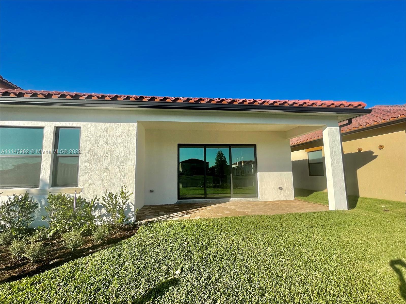 PARKLAND BAY - Residential