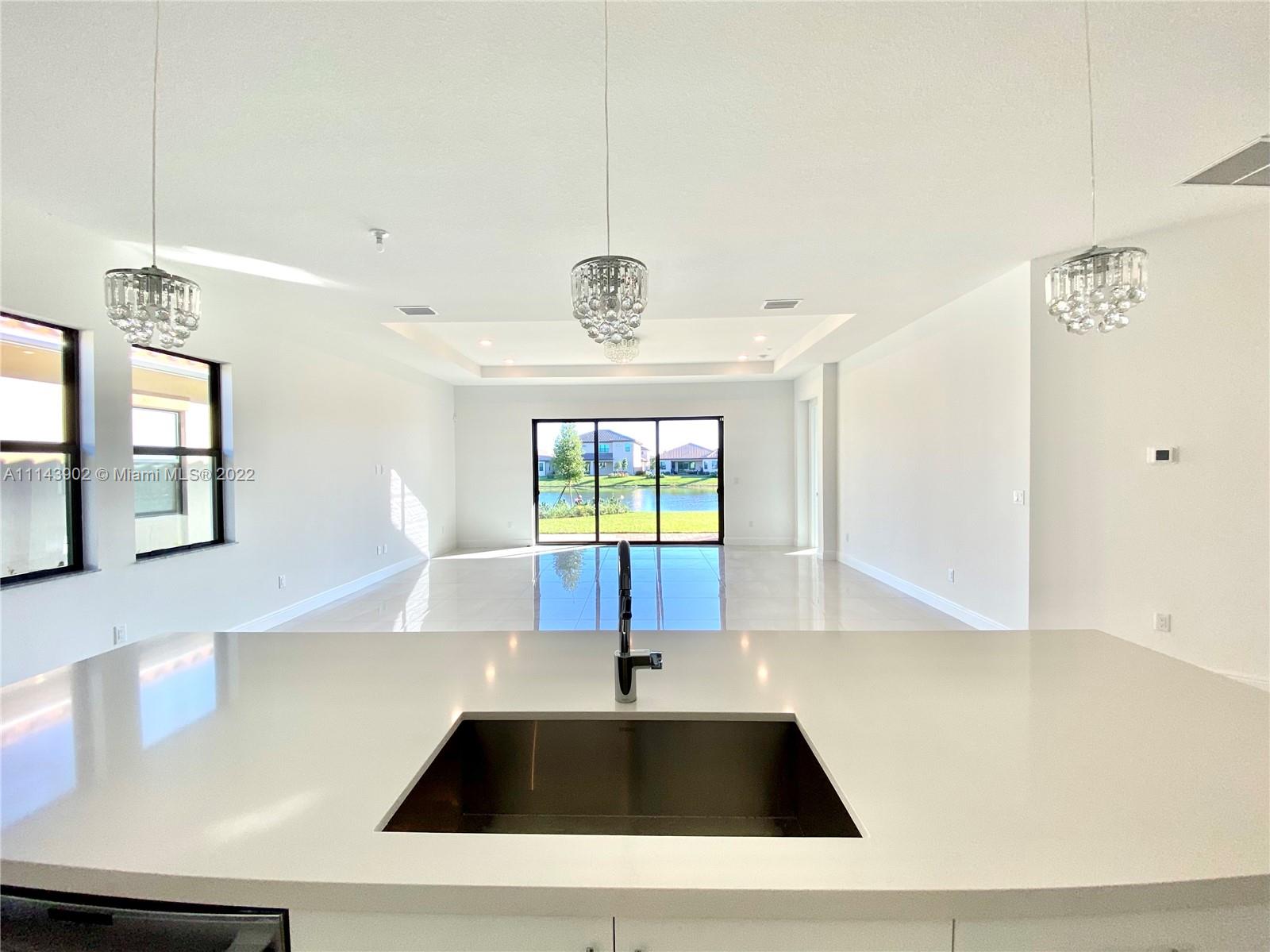 PARKLAND BAY - Residential