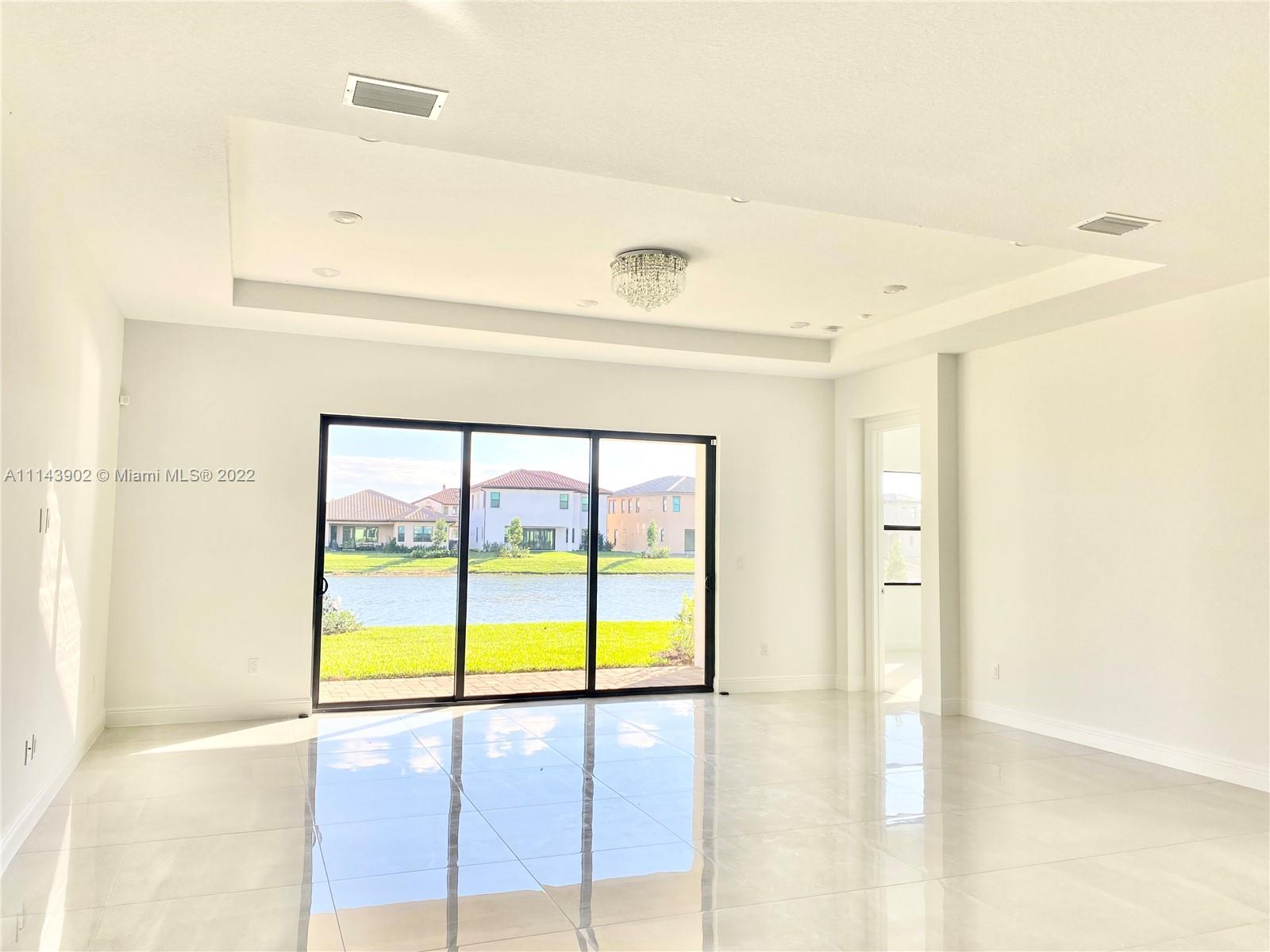 PARKLAND BAY - Residential