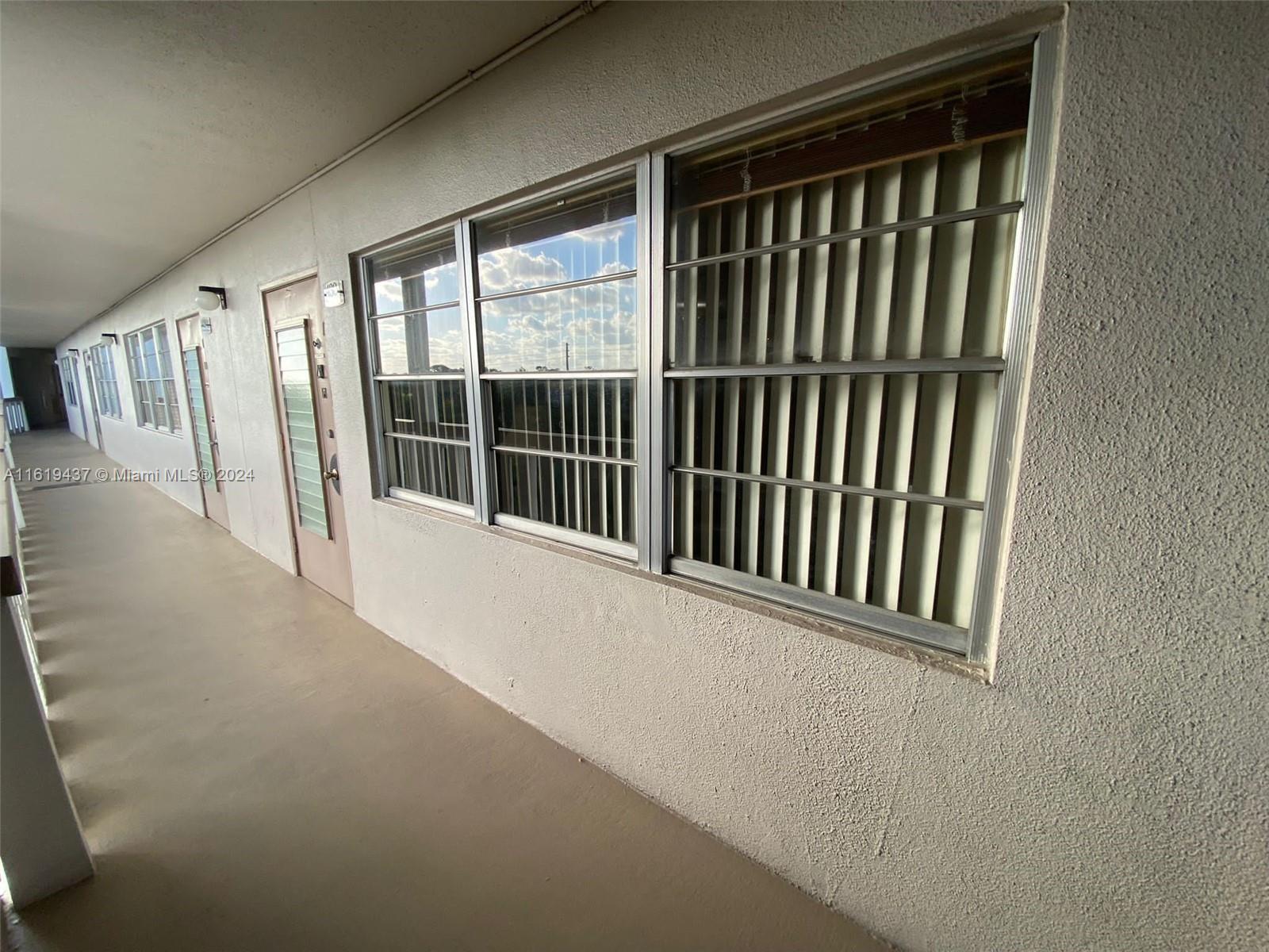 Excellent condition 1 bed / 1.5 bath on fourth floor with elevator, central A/C, laminate floor, update kitchen and bathrooms the unit and walk-in shower close to the clubhouse.Located Century Village West Palm Beach 55+.Community with incredible amenities, such as pool, clubhouse, theatre, fitness club, laundry facilities, bus service and many more. Century Village is located close to everything: minutes to ocean, City Place, PBS, shopping
centers, etc. Seller motivated with full offer a credit towards closing cost.