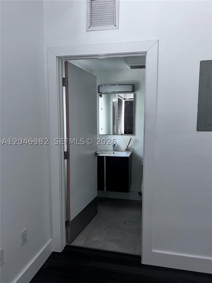 551/557 MICHIGAN CONDO - Residential