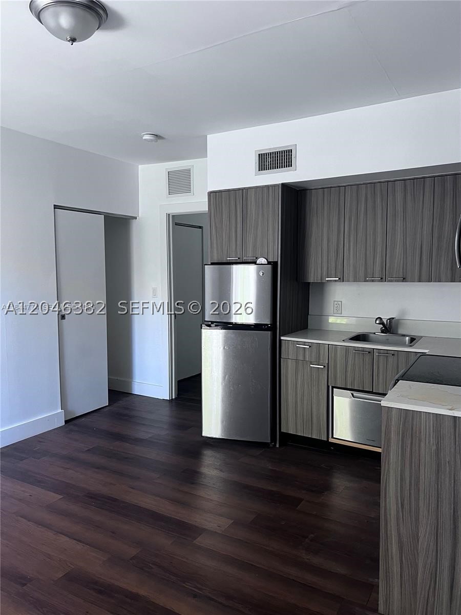 551/557 MICHIGAN CONDO - Residential