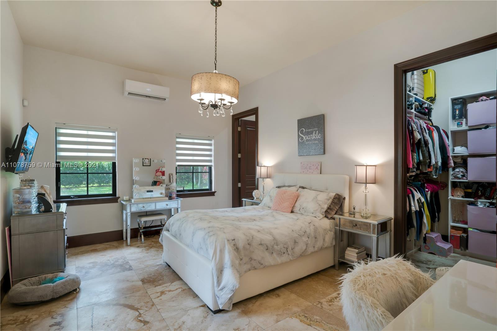 HOLIDAY ESTS - Residential