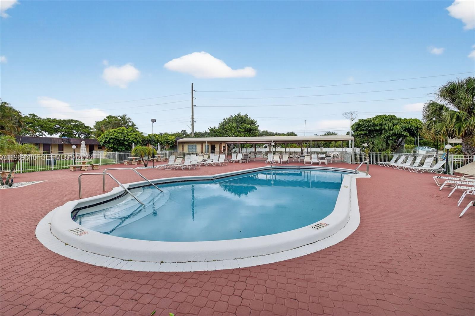LAUDERDALE OAKS CONDO XI - Residential