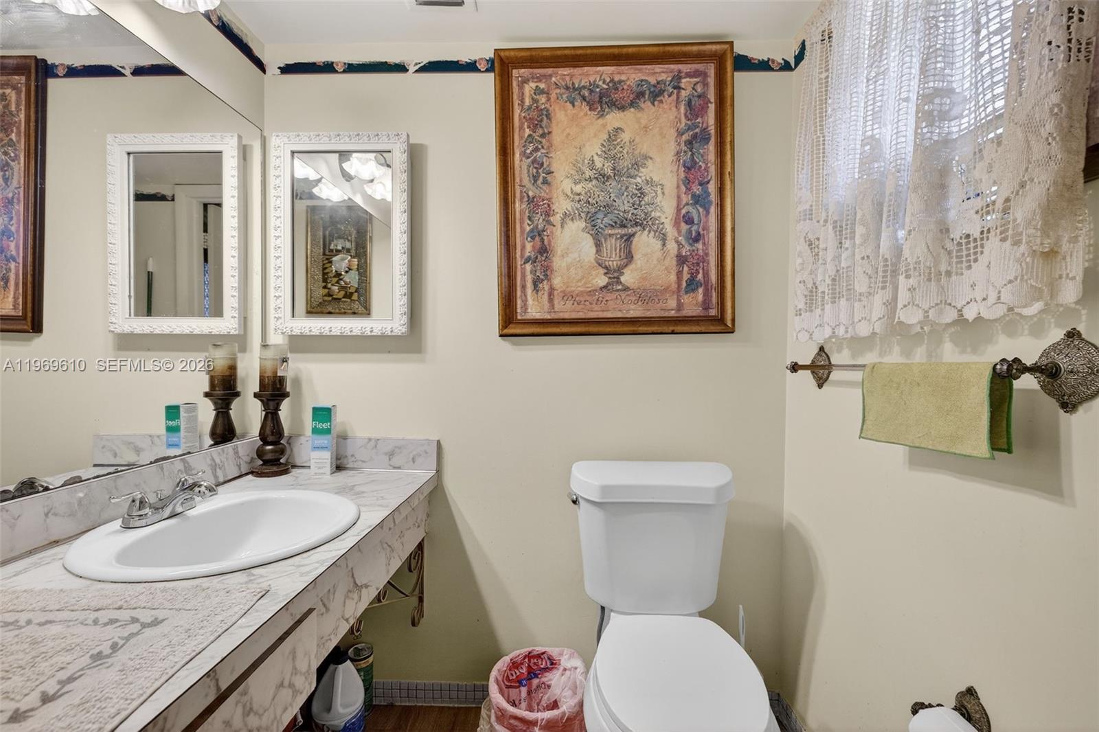LAUDERDALE OAKS CONDO XI - Residential