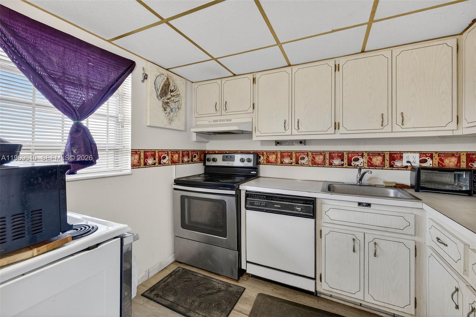 LAUDERDALE OAKS CONDO XI - Residential