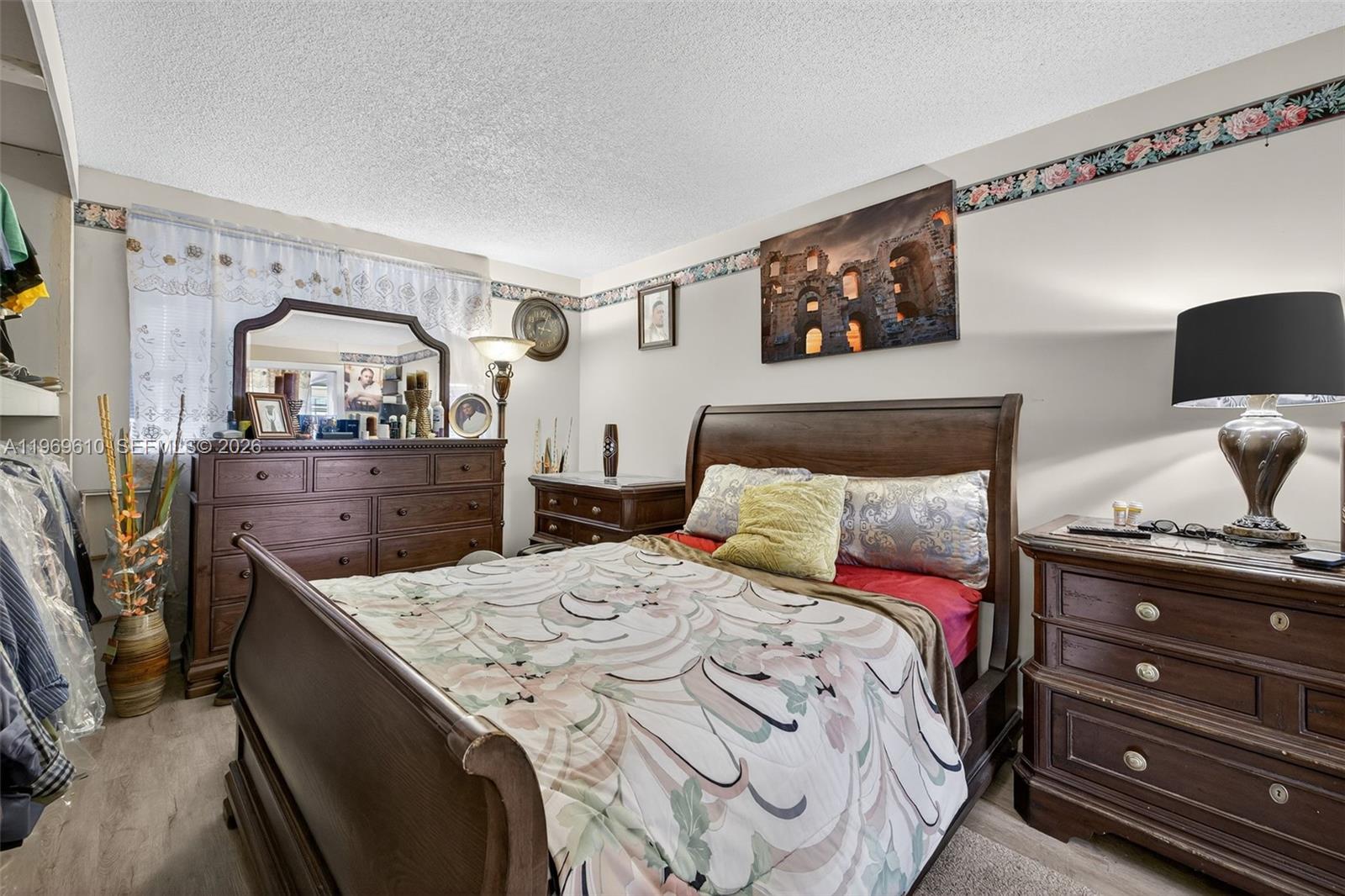 LAUDERDALE OAKS CONDO XI - Residential