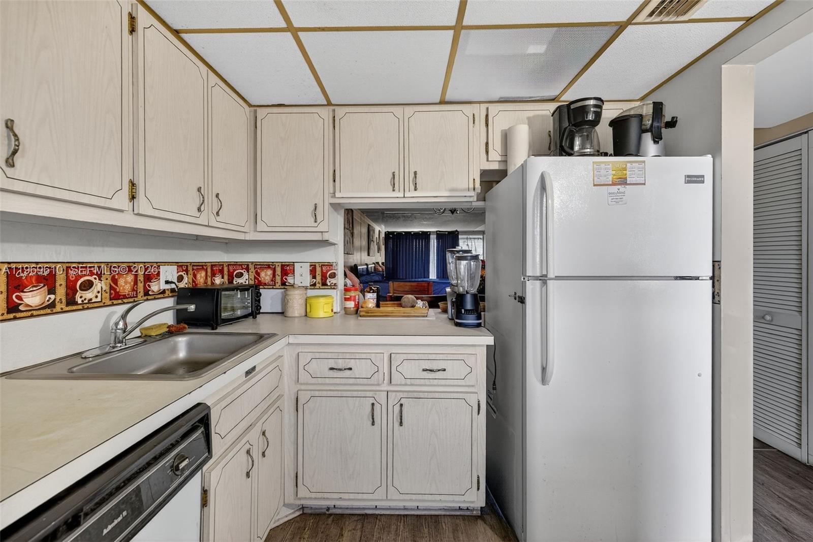 LAUDERDALE OAKS CONDO XI - Residential