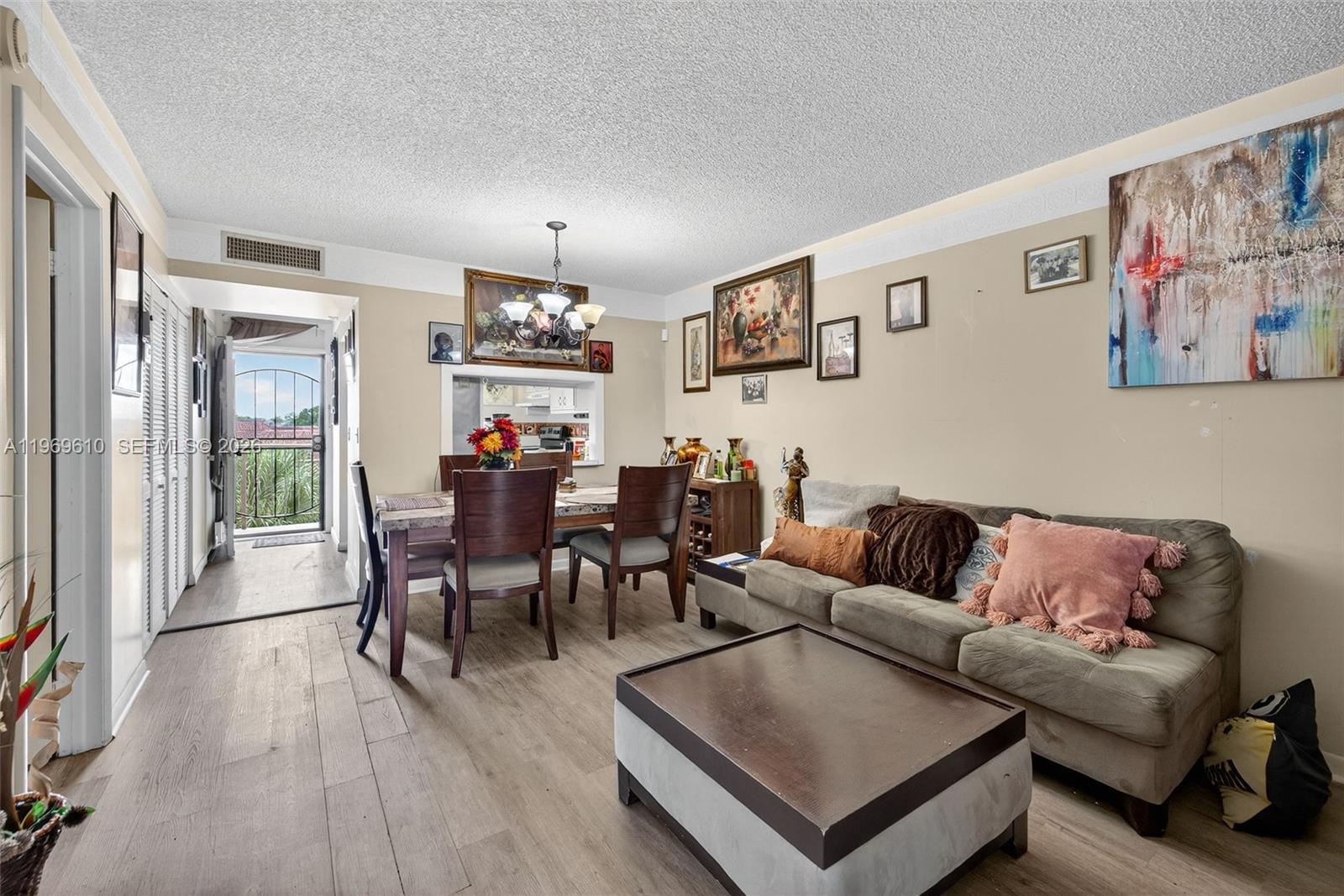 LAUDERDALE OAKS CONDO XI - Residential