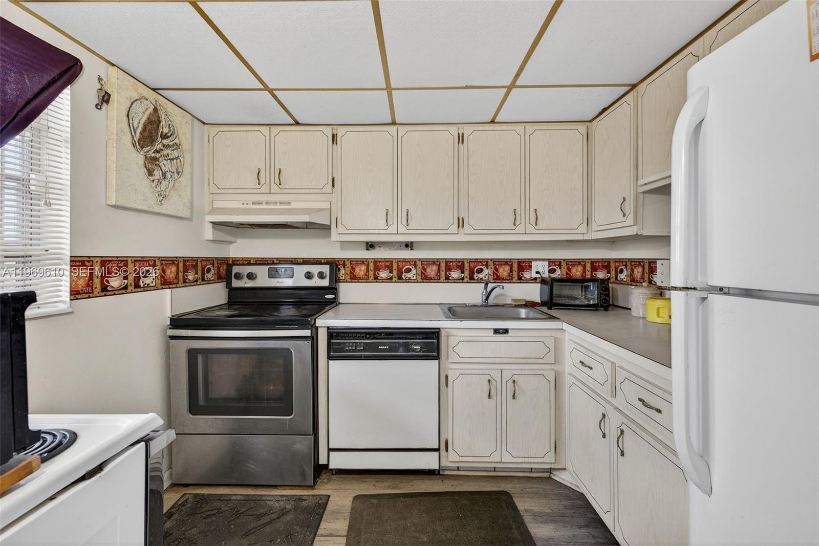 LAUDERDALE OAKS CONDO XI - Residential