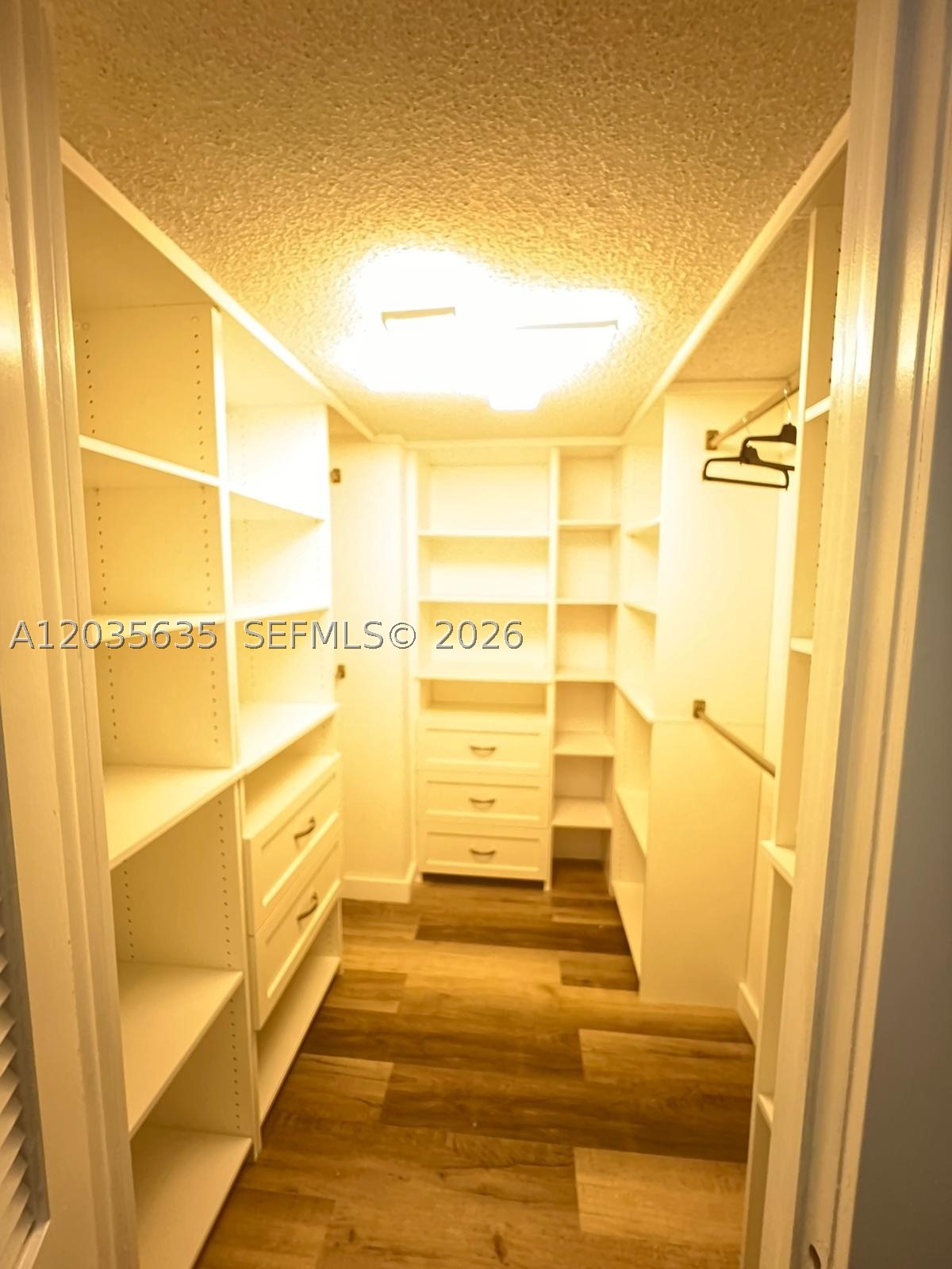 HALLMARK OF HOLLYWOOD CON - Residential