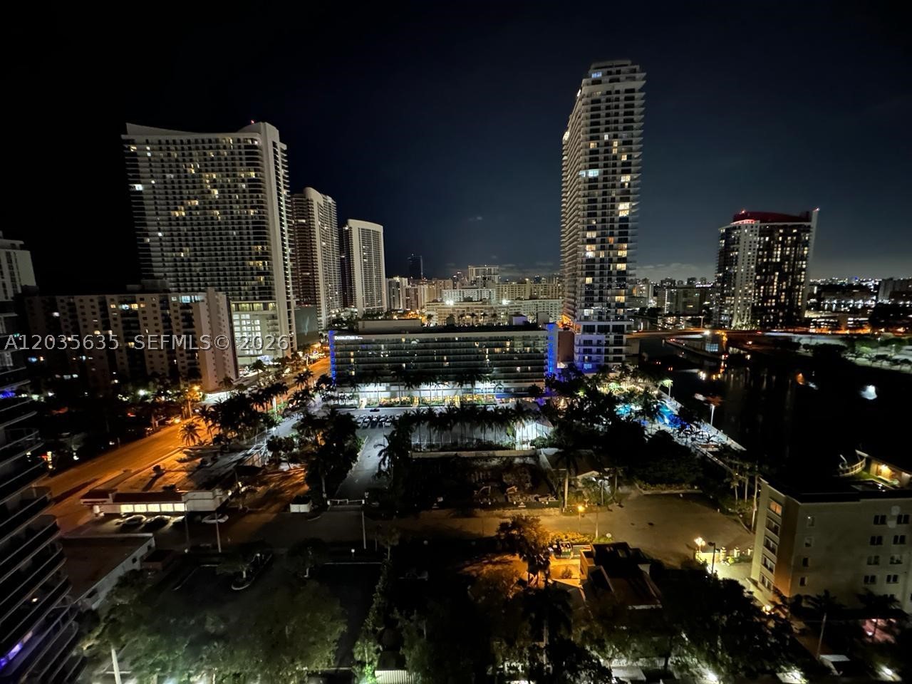 HALLMARK OF HOLLYWOOD CON - Residential