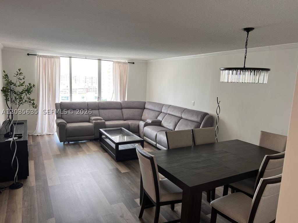 HALLMARK OF HOLLYWOOD CON - Residential