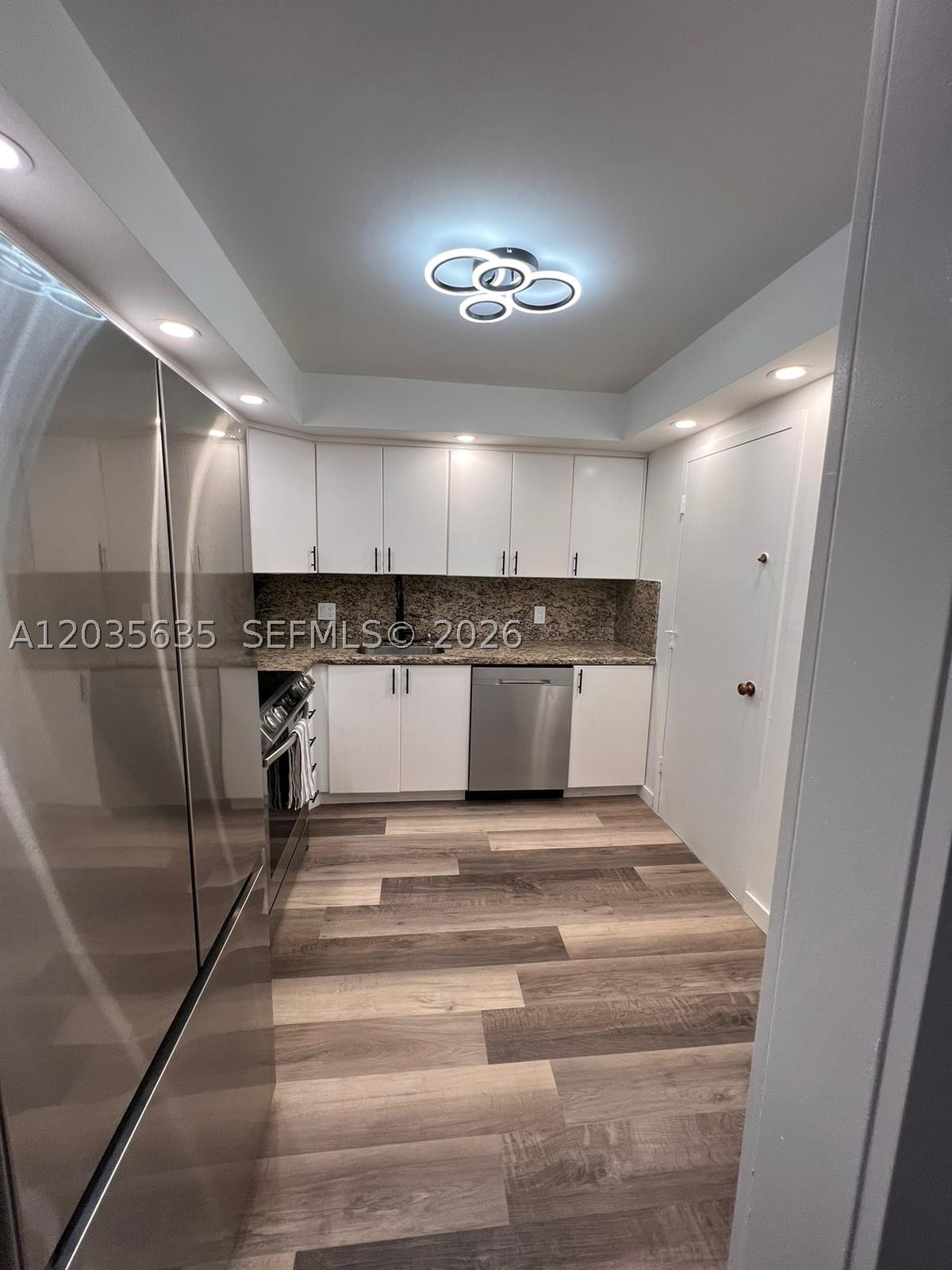 HALLMARK OF HOLLYWOOD CON - Residential