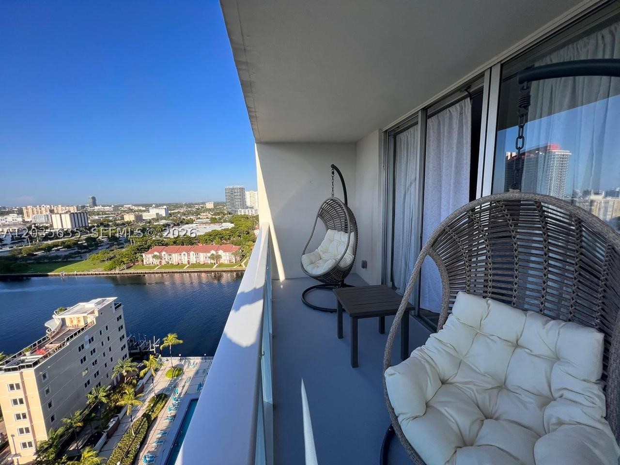HALLMARK OF HOLLYWOOD CON - Residential