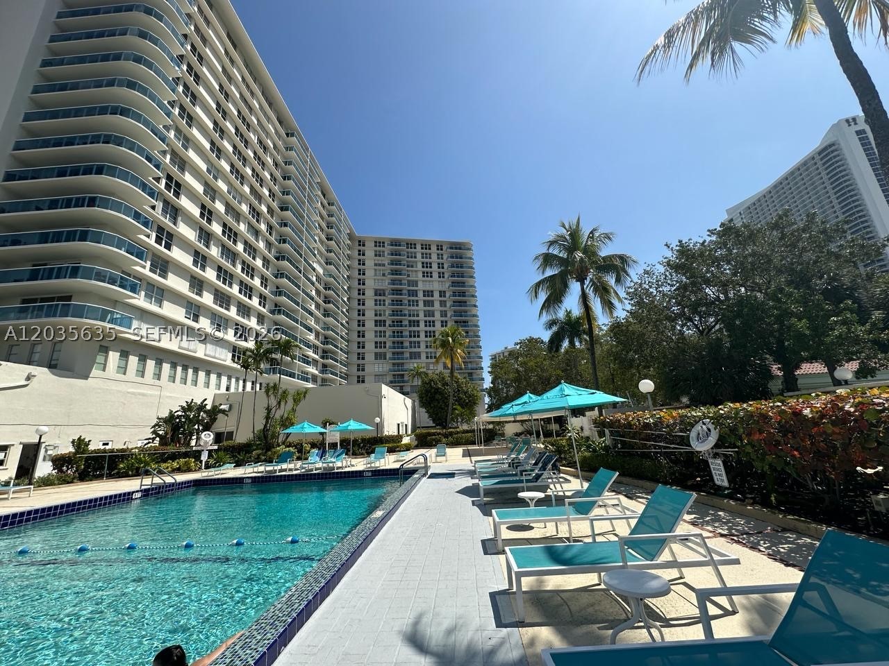 HALLMARK OF HOLLYWOOD CON - Residential