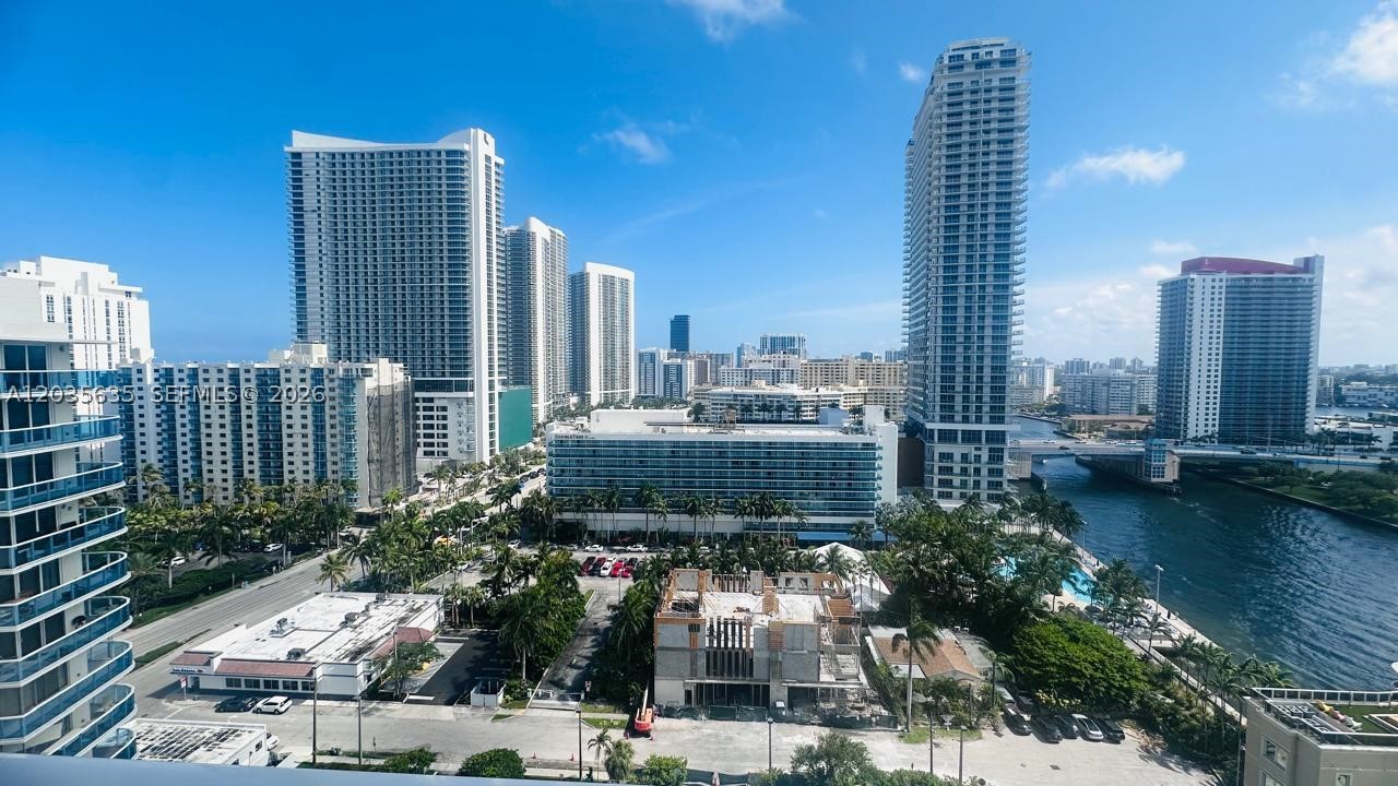 HALLMARK OF HOLLYWOOD CON - Residential