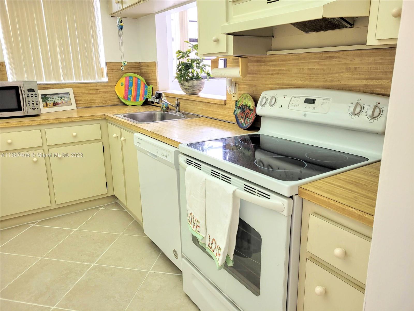 PETER ALAN CONDO APTS - Residential Lease