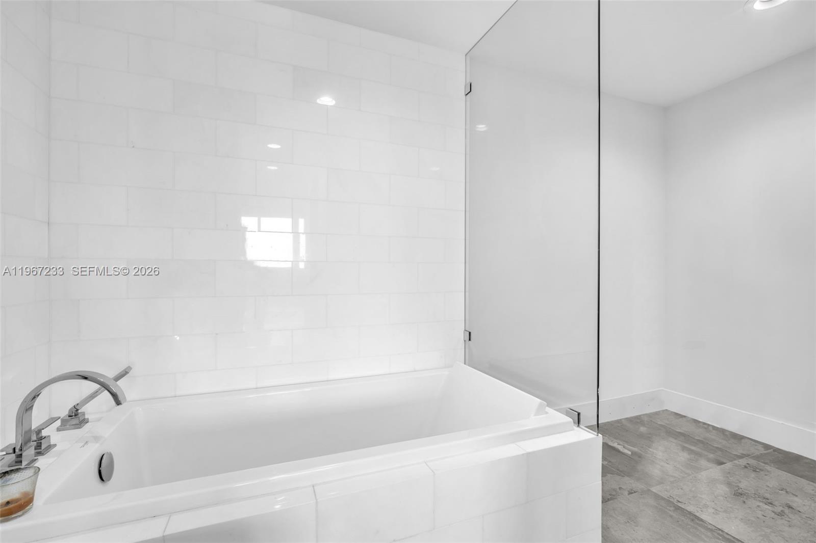 BURLEIGH HOUSE CONDO - Residential