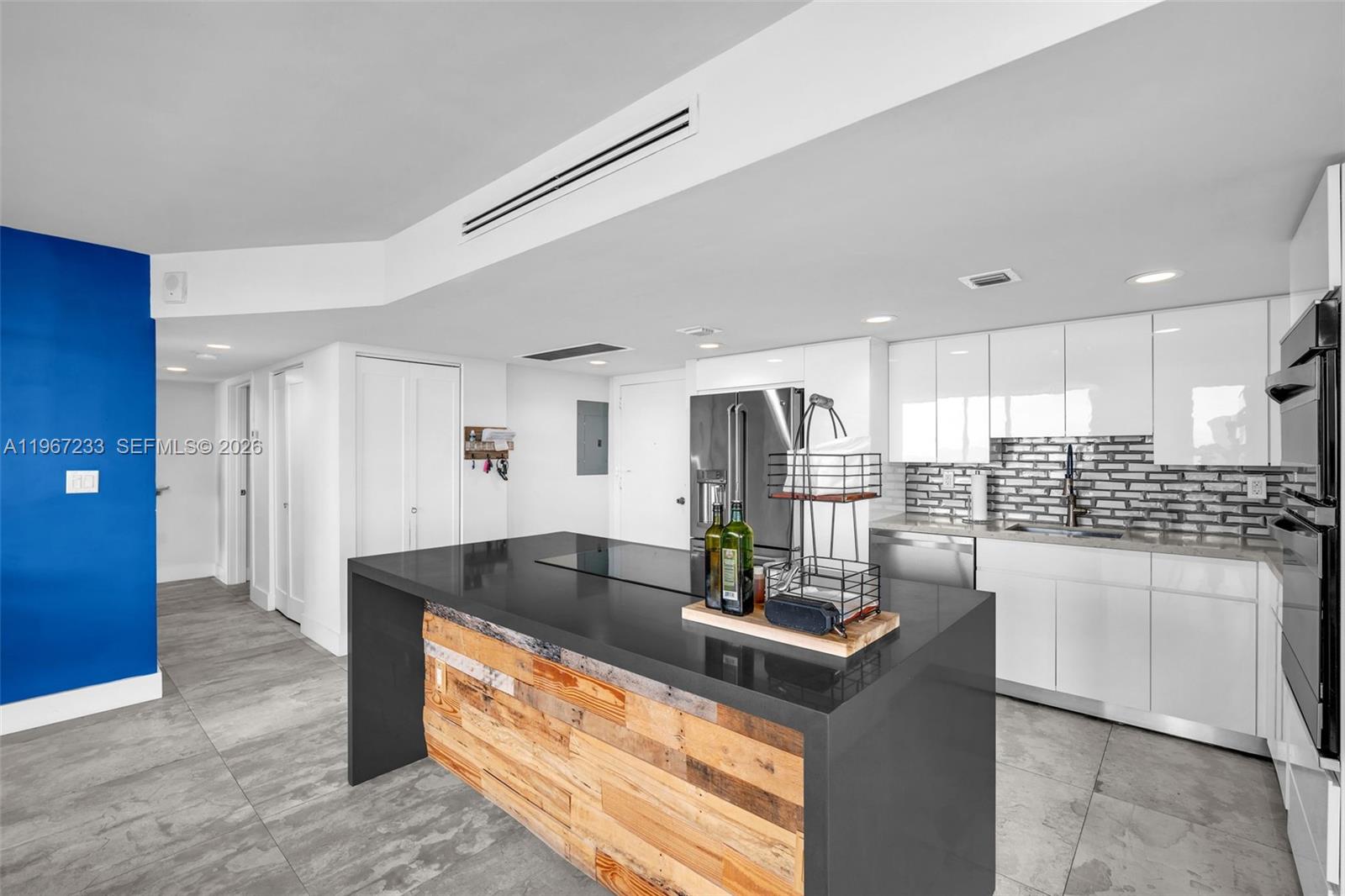 BURLEIGH HOUSE CONDO - Residential