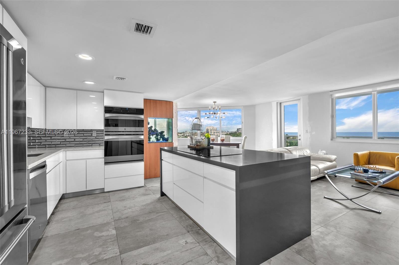 BURLEIGH HOUSE CONDO - Residential
