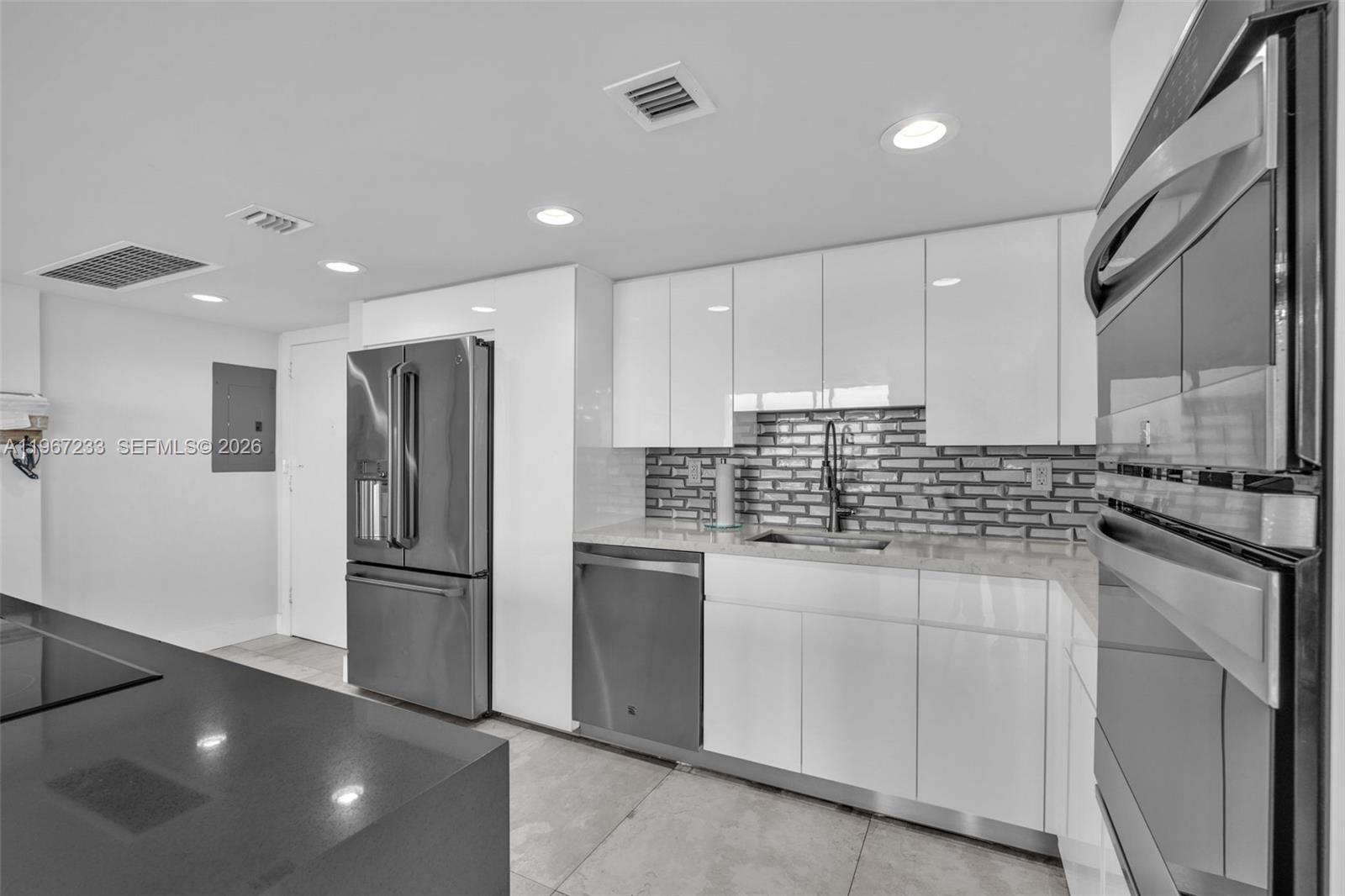 BURLEIGH HOUSE CONDO - Residential