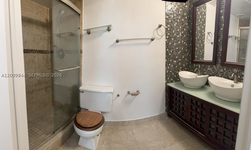 HILLCREST EAST NO 20 COND - Residential