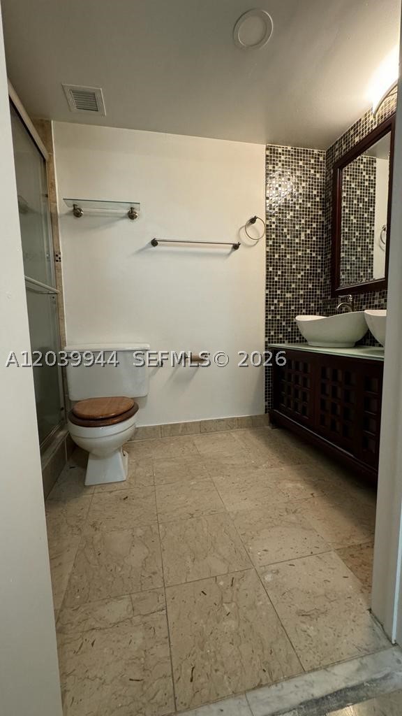 HILLCREST EAST NO 20 COND - Residential