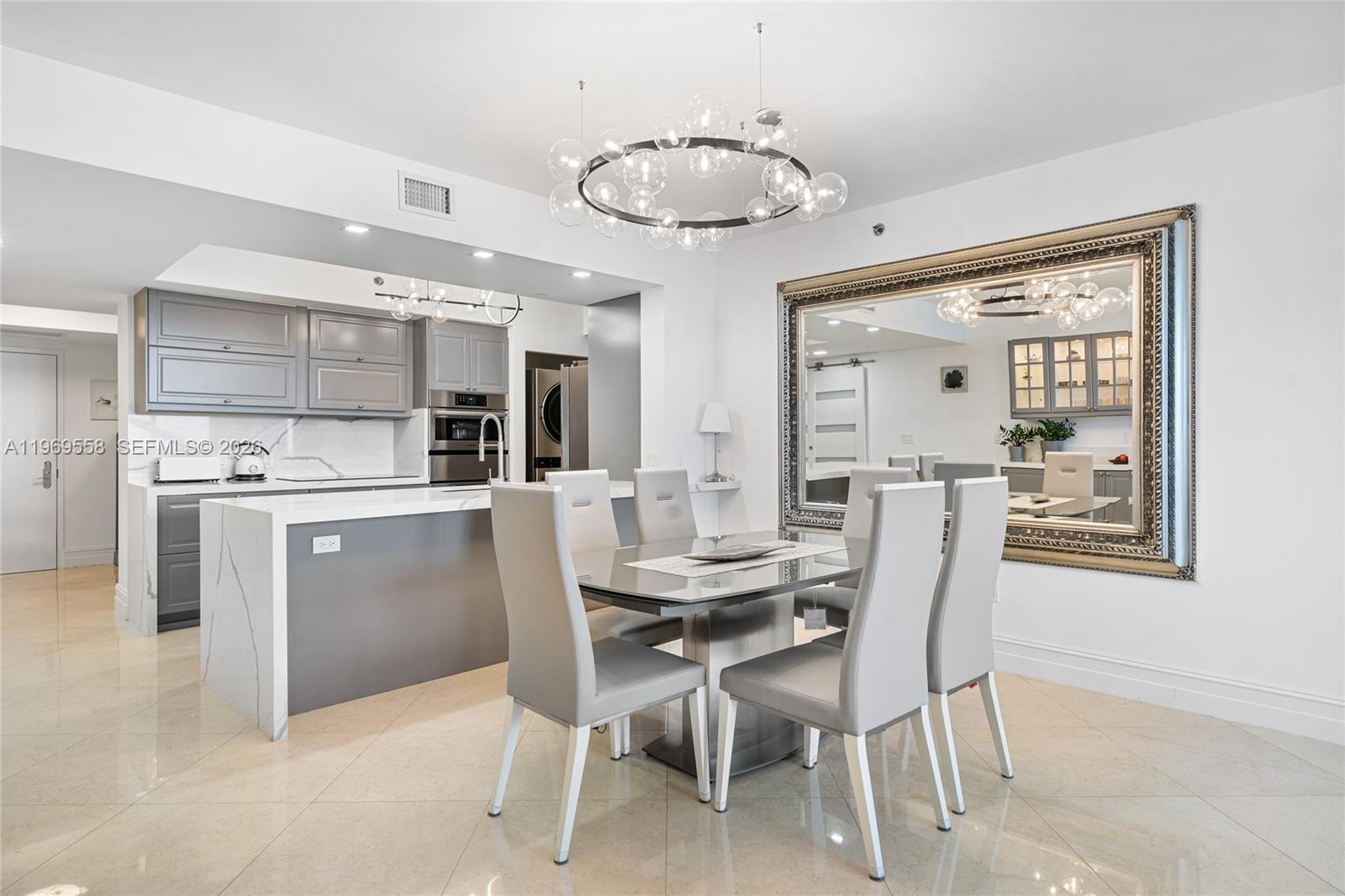 DREAM APARTMENT IN FLORIDA, DESIGNER RENOVATED, OCEANFRONT, IN A PRIME LOCATION. UNFORGETTABLE VIEWS FROM THE 43RD FLOOR OVERLOOKING MIAMI BEACH AND DOWNTOWN. SPACIOUS 3-BEDROOM, 3-BATHROOM APARTMENT, TASTEFULLY DECORATED, WITH AN OPEN-CONCEPT KITCHEN AND BRAND NEW FURNITURE. THE APARTMENT FEATURES FLOOR-TO-CEILING WINDOWS, A LARGE GLASS BALCONY, AND MARBLE FLOORS. KITCHEN APPLIANCES AND CABINETS RECENTLY RENOVATED. MASTER BEDROOM (KING SIZE), SECOND BEDROOM (KING SIZE), AND THIRD BEDROOM (CONVERTIBLE SOFA). EXCELLENT 5-STAR RESORT BUILDING: 3 HEATED POOLS, JACUZZIS, SPA, TWO-STORY GYM WITH SEA VIEW, 24-HOUR VALET, CONCIERGE, RESTAURANT AND POOL BAR, BEACH SERVICE.
