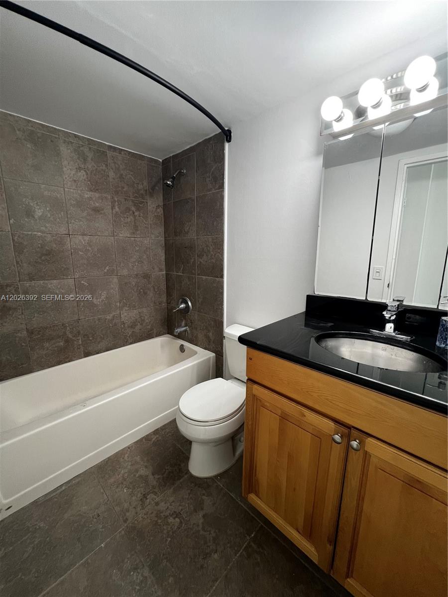 BAYVIEW TERR CONDO - Residential Lease