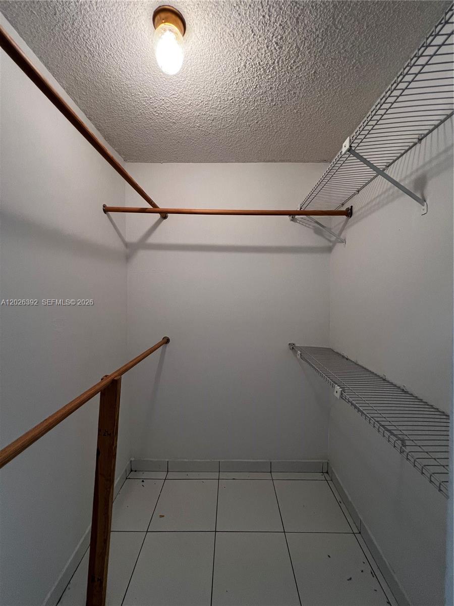 BAYVIEW TERR CONDO - Residential Lease