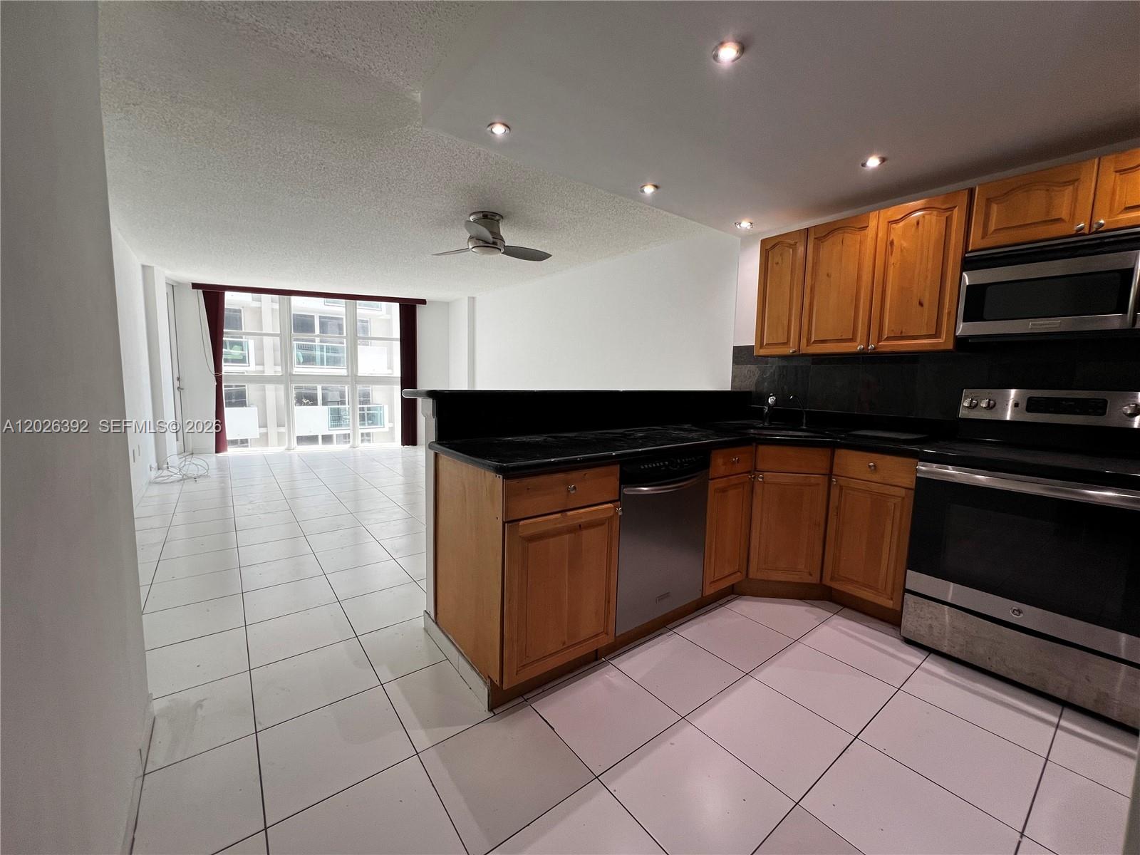BAYVIEW TERR CONDO - Residential Lease