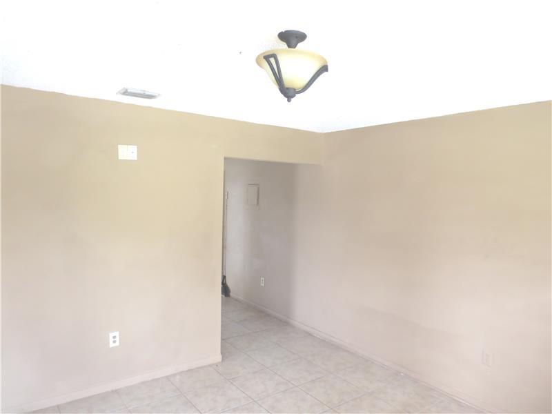 17 52 41 VENETIAN GARDENS - Residential Lease