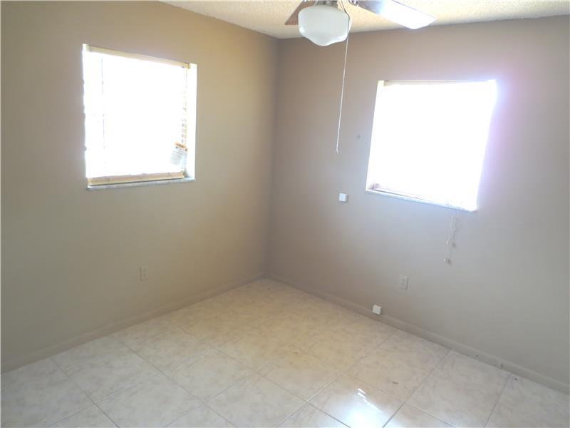 17 52 41 VENETIAN GARDENS - Residential Lease