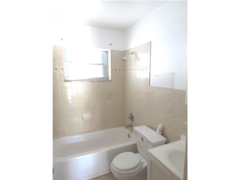 17 52 41 VENETIAN GARDENS - Residential Lease