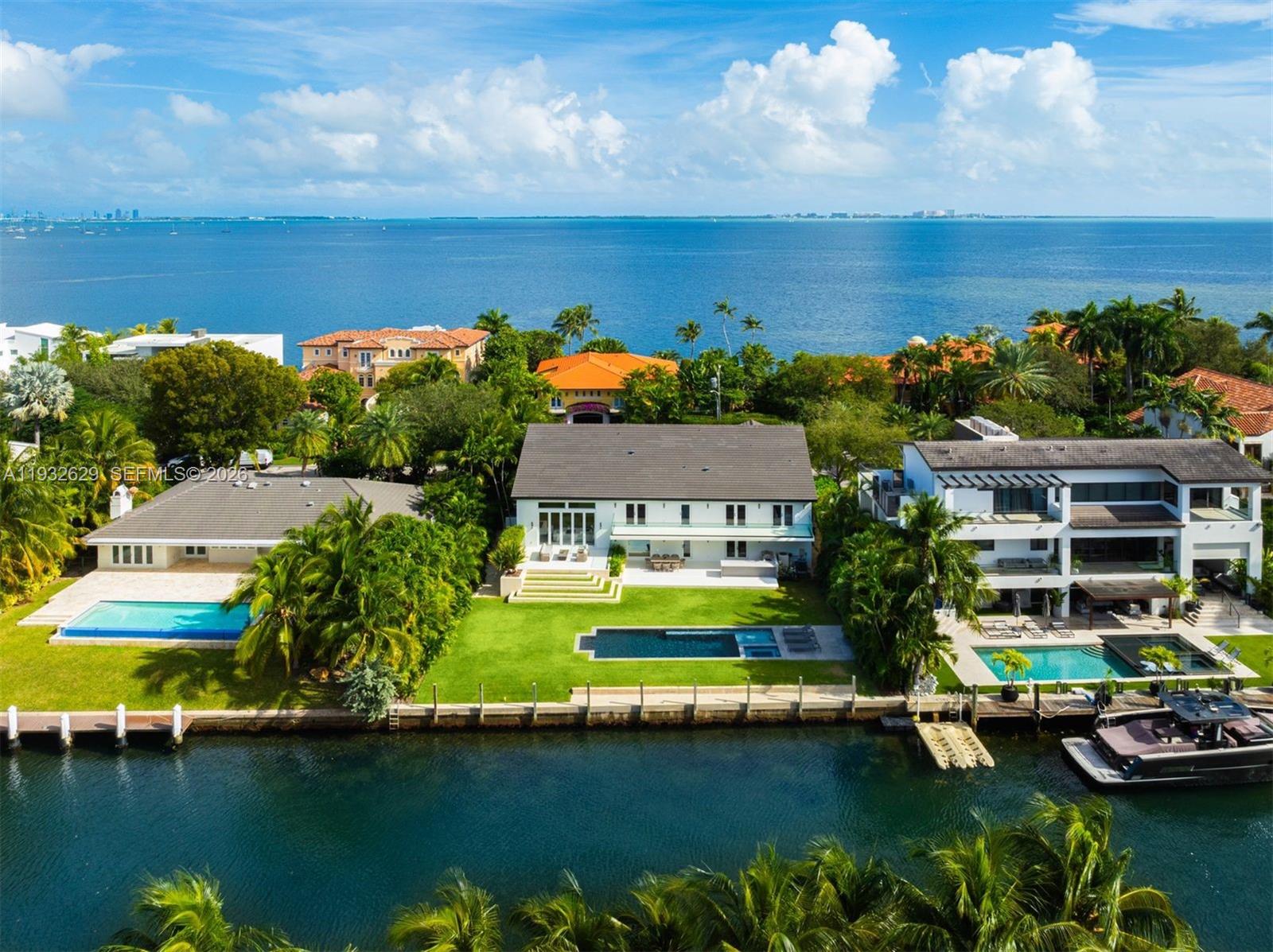 SUNRISE HARBOUR REV PL - Residential