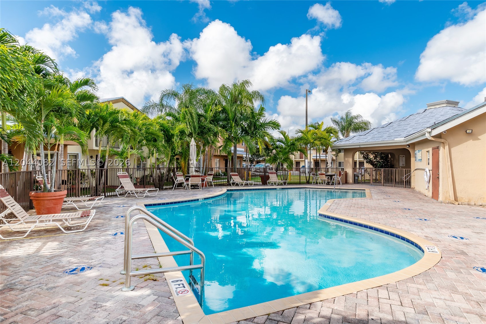 MIRA VILLAS CONDO - Residential