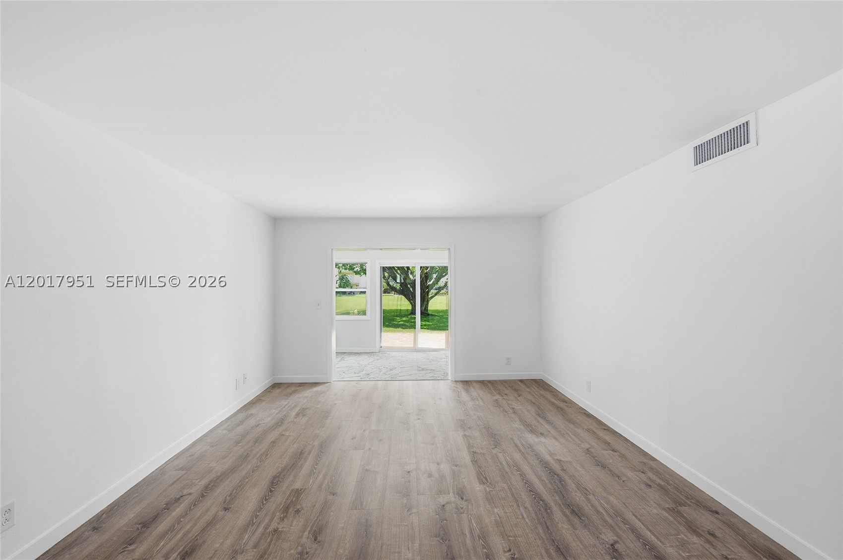 VILLAGE ROYALE FOREST GREE - Residential
