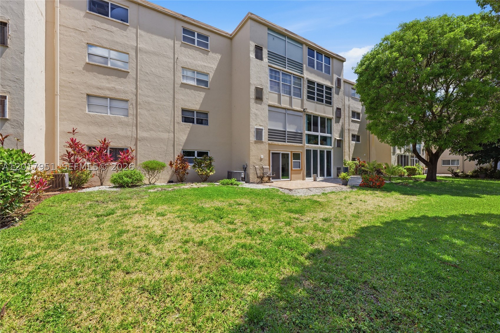 VILLAGE ROYALE FOREST GREE - Residential