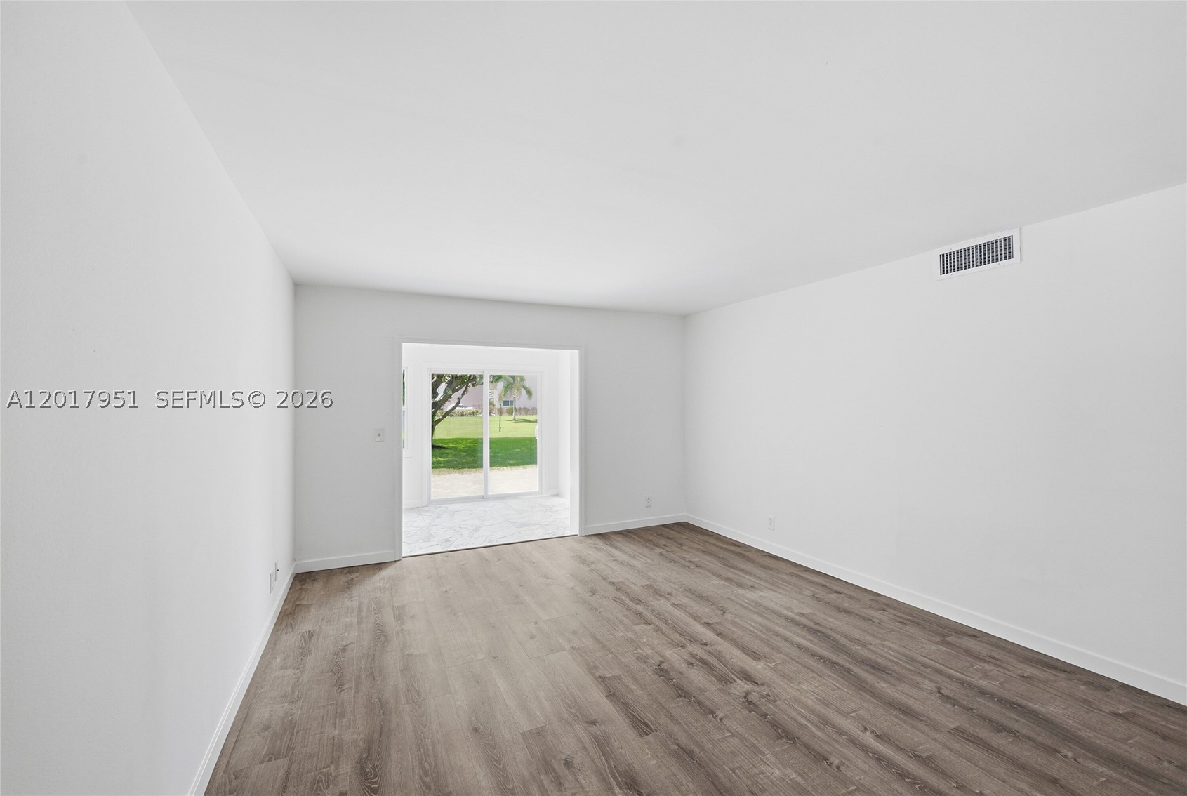 VILLAGE ROYALE FOREST GREE - Residential