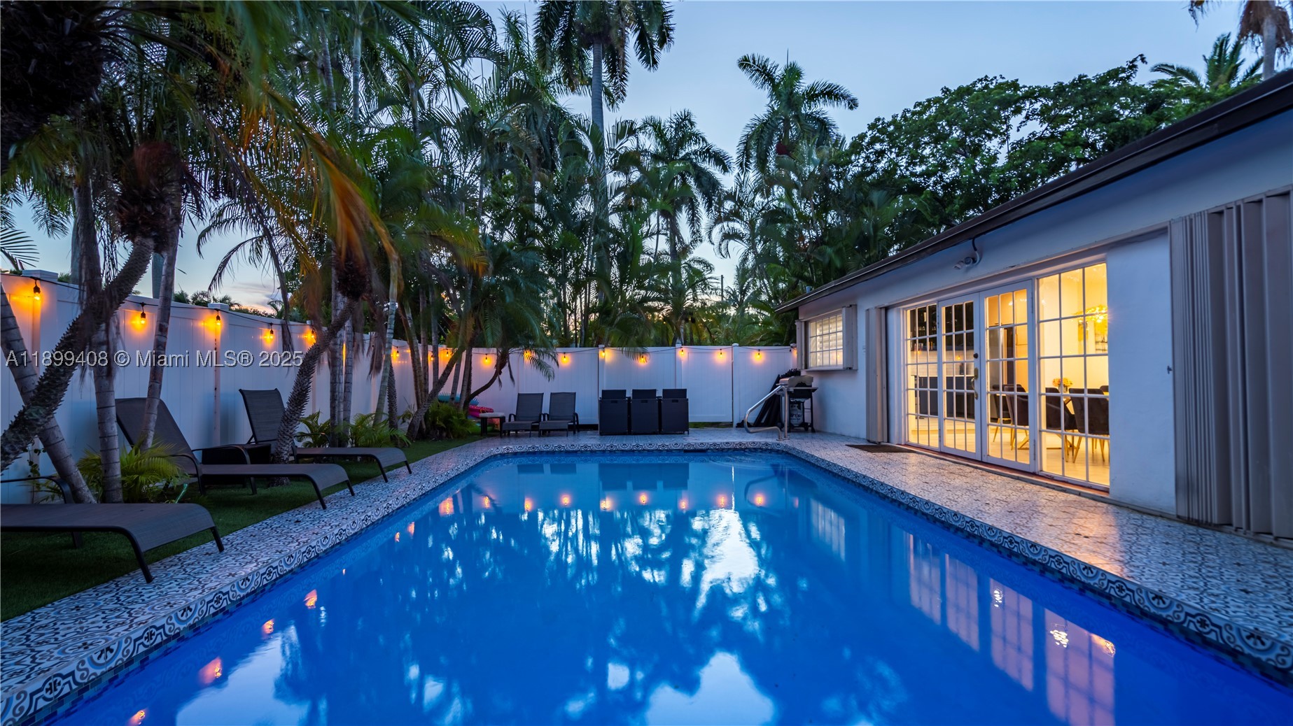 COUNTRY CLUB HOMES - Residential