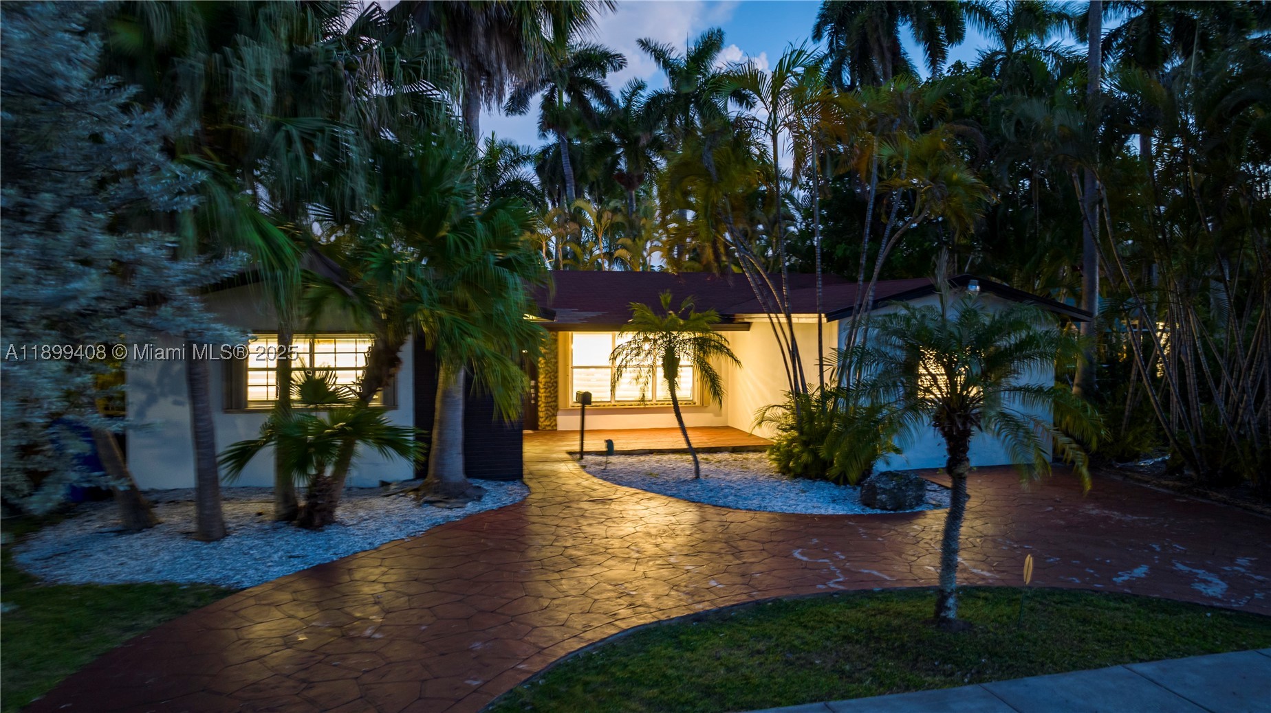 COUNTRY CLUB HOMES - Residential