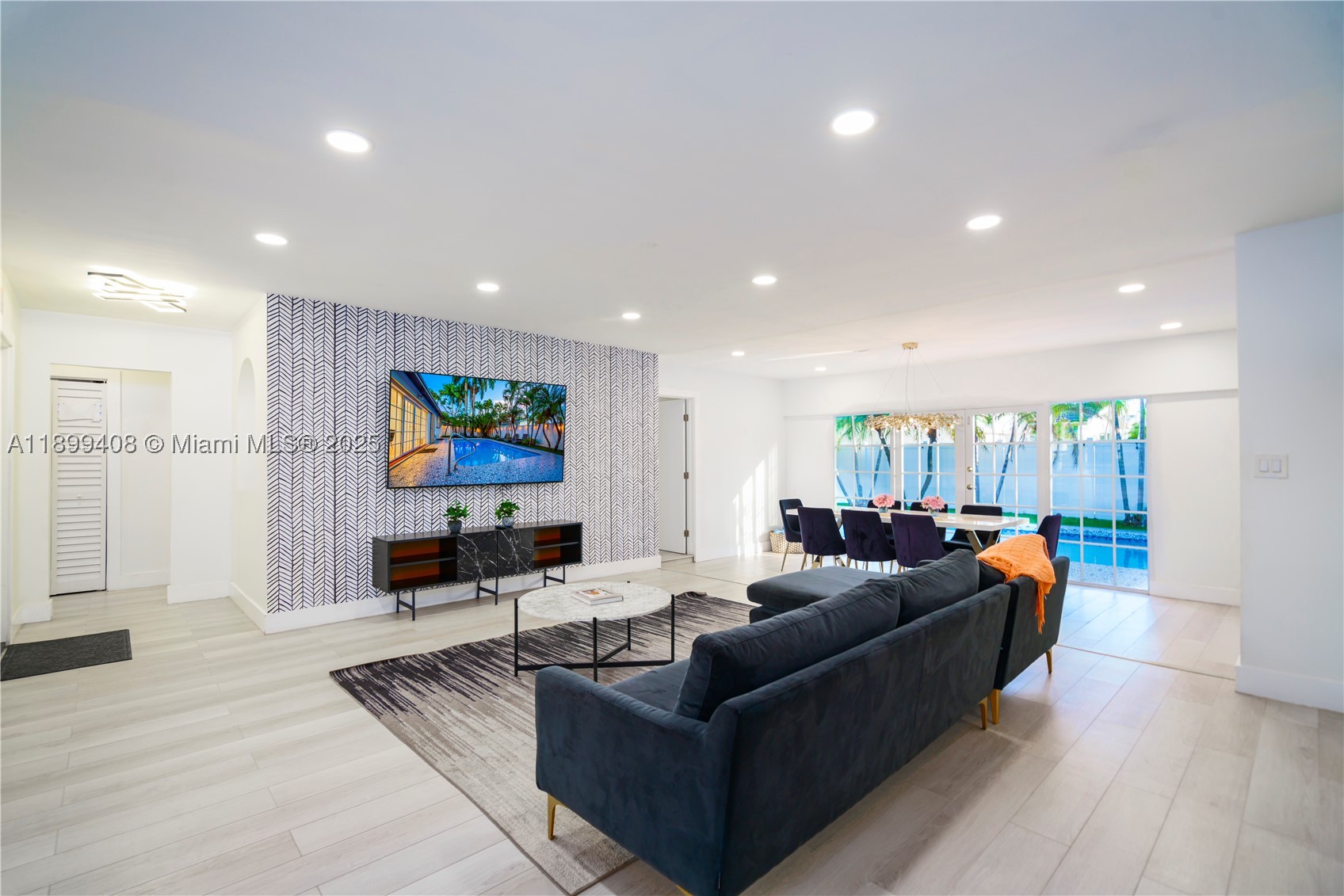 COUNTRY CLUB HOMES - Residential